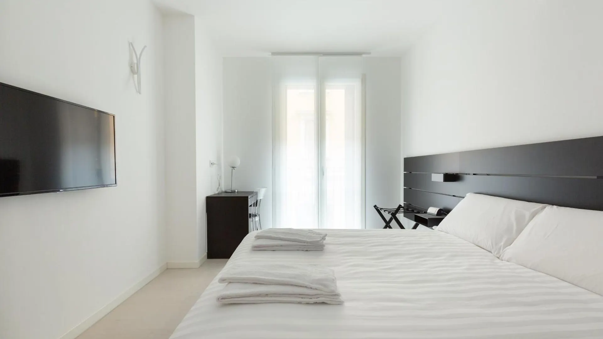 Apartment Porta Nuova Bright And Roomy Flat Milan