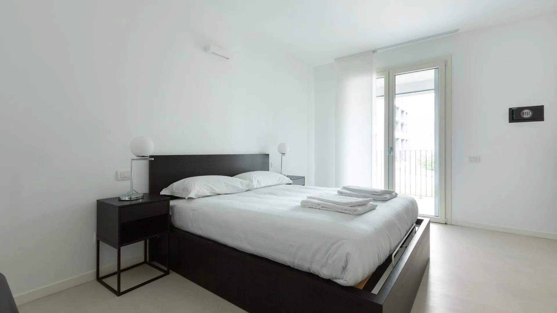 Porta Nuova Bright And Roomy Flat Milan 0*,  Italy